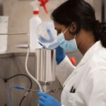 COVID-19 | Ómicron es la nueva cepa que se expande al mundo y lo pone de rodilla nuevamente