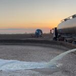 “Es terrible, doloroso y espantoso”: SanCor tuvo que tirar más de 100.000 litros de leche por problemas gremiales