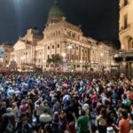 ESTO NO TERMINA BIEN |  solo 11 días de gobierno, sin organizaciones sociales, explotaron los argentinos a cacerolazos a la madrugada las calles.
