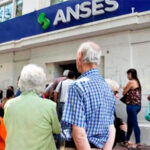 Jubilados y pensionados: cómo y de cuánto será el aumento los próximos meses